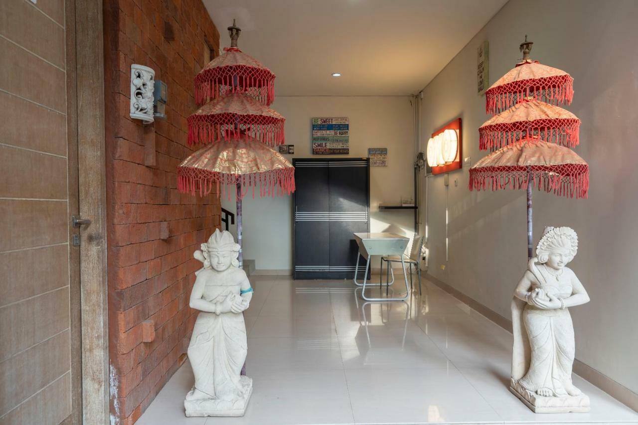 Oyo 697 Olivia Inn Denpasar Легіан Екстер'єр фото